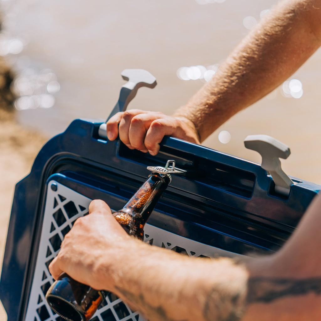 45 QT Ultra-Tough Wheeled Cooler (1OA4)