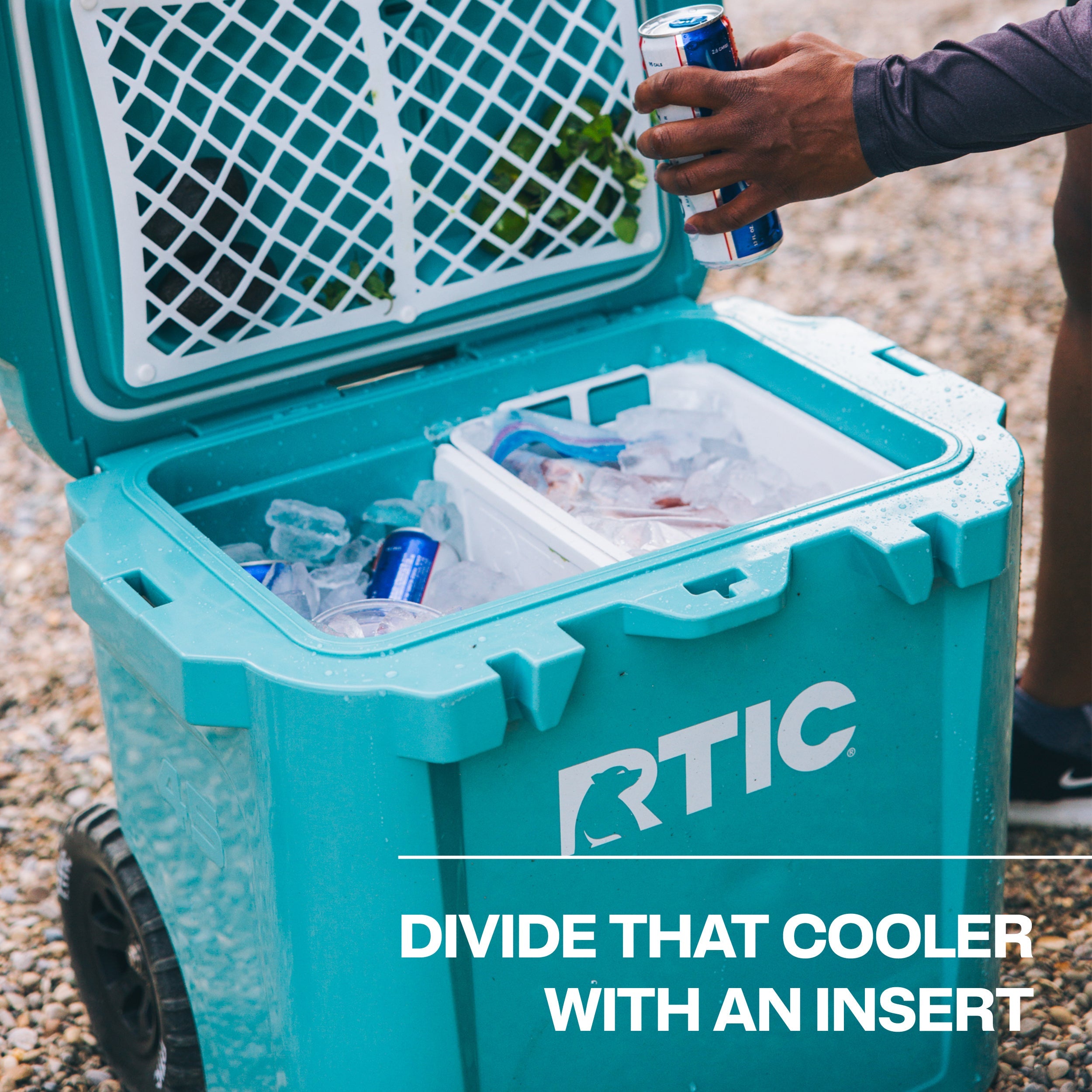 45 QT Ultra-Tough Wheeled Cooler (85D5)