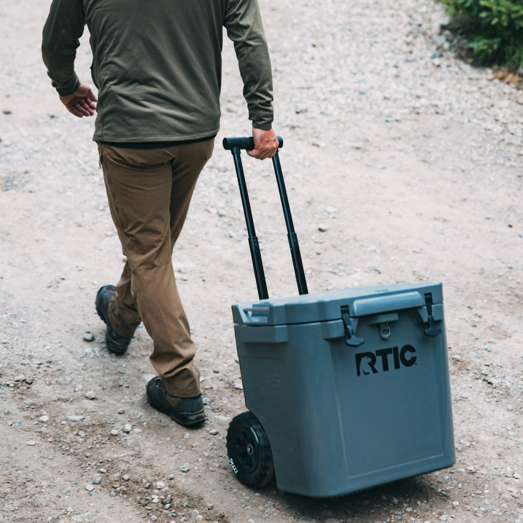 45 QT Ultra-Tough Wheeled Cooler (1OA4)