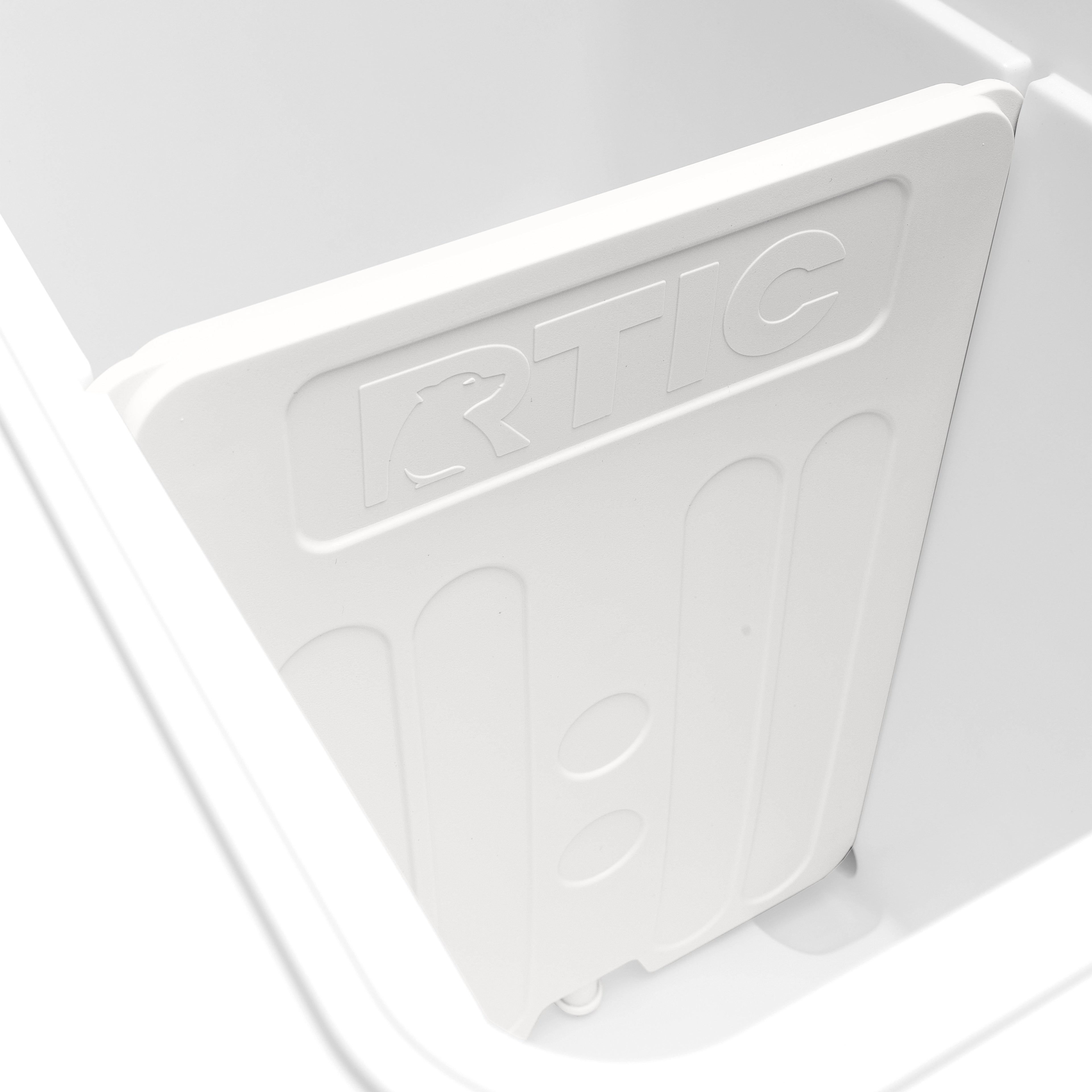 45 QT Ultra-Tough Wheeled Cooler (1OA4)